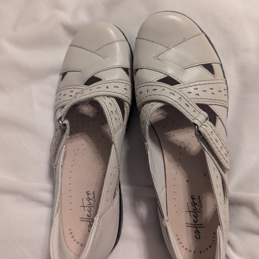 Collection B Women's Cream Leather Shoes